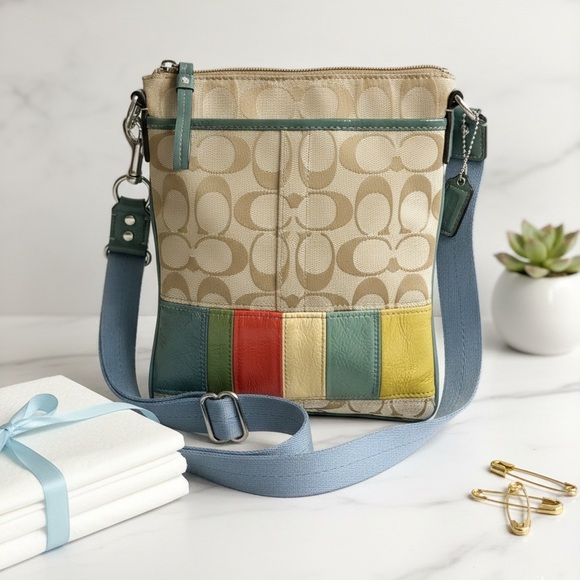 Coach Handbags - Rare Vintage Coach Signature Patchwork File Bag! 🌈
